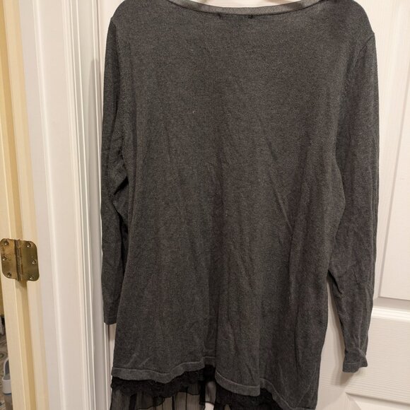 Ruffle bottom Top - Picture 2 of 5